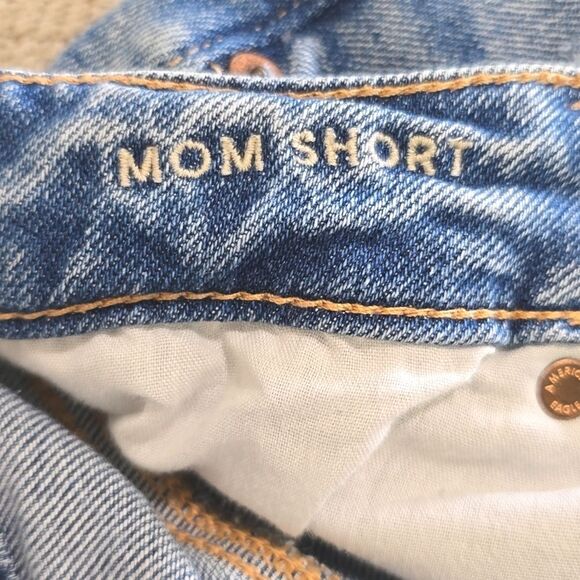 American Eagle Distressed Mom Short Cuffed Hem Shorts - Size 2 - Picture 4 of 15